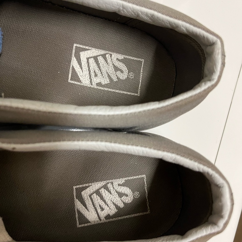 Vans - Picture 4 of 6